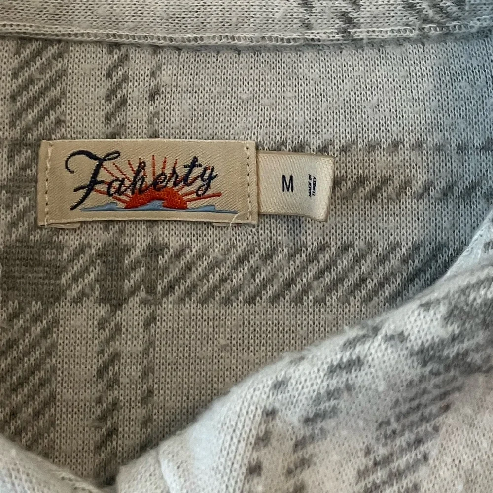 Faherty Legend ultra popular plaid sweater shirt Montana pullover size Medium - Picture 6 of 9